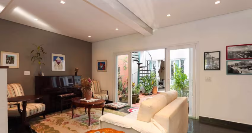 Casa de vila para venda com 4 quartos, sendo 1 suíte, 240m²