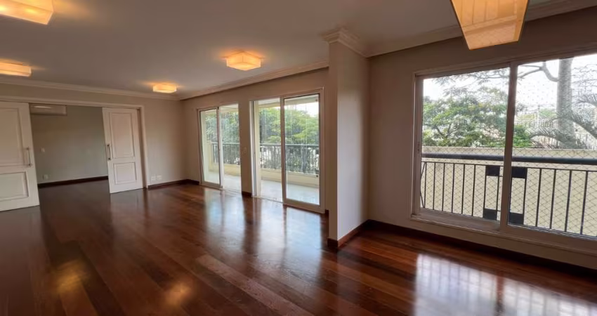 Apartamento tipo para venda com 3 quartos, sendo 3 suítes, 220m²