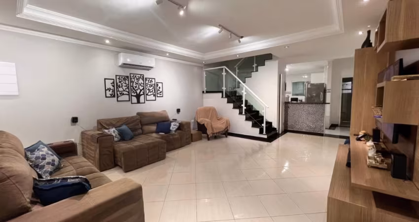 CASA 3 DORMITÓRIOS, 3 BANHEIROS, E 2 VAGAS