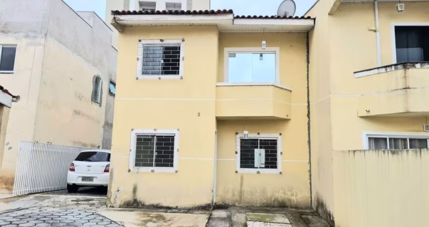 Sobrado com 3 quartos  à venda, 77.00 m2 por R$429000.00  - Uberaba - Curitiba/PR