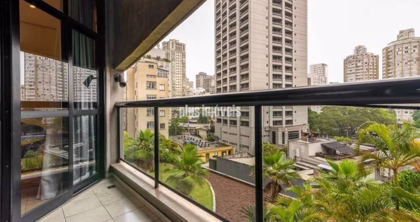 Excelente localização: Junto a Av Faria Lima com Av Cidade Jardim. Edifício projetado pelo renomado