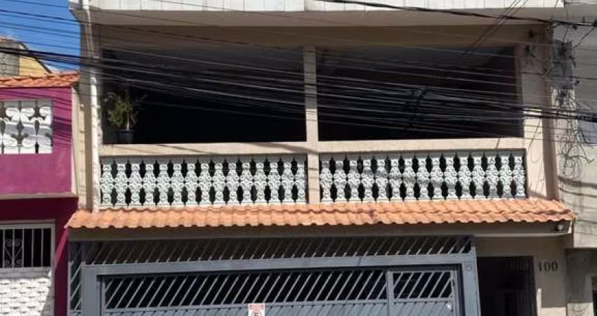 Sobrado de 235m² com 7 dormitórios - Jardim Santa Cruz