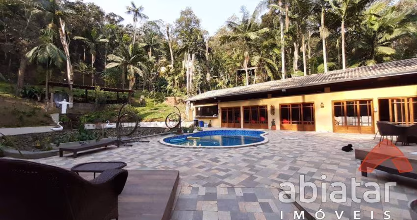 Casa Térrea com piscina e lago de agua natural a venda Condomínio Jardim Iolanda, Taboão da Serra SP