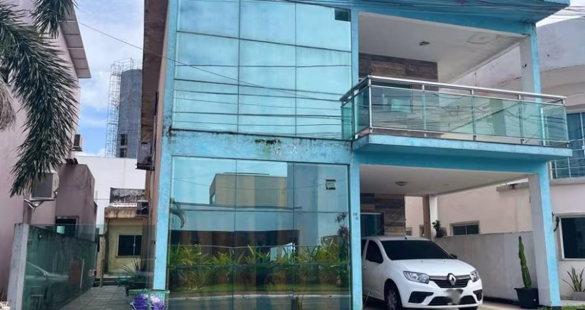 CASA DE 2 PAVIMENTOS EM CONDOMÍNIO FECHADO COM 4 SUÍTES! ÁREA PRIVATIVA DE 320M². 01 VAGA DE GARAGEM.