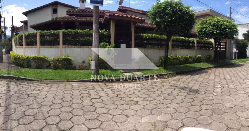 Casa de Esquina à Venda no Balneário Califórnia, Praia do Capricórnio, em Caraguatatuba - SP.