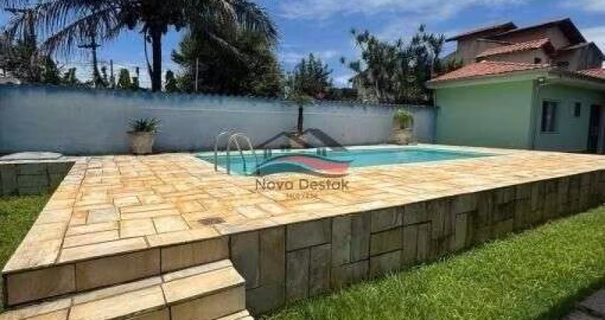Casa à venda no bairro Praia das Palmeiras - Caraguatatuba/SP