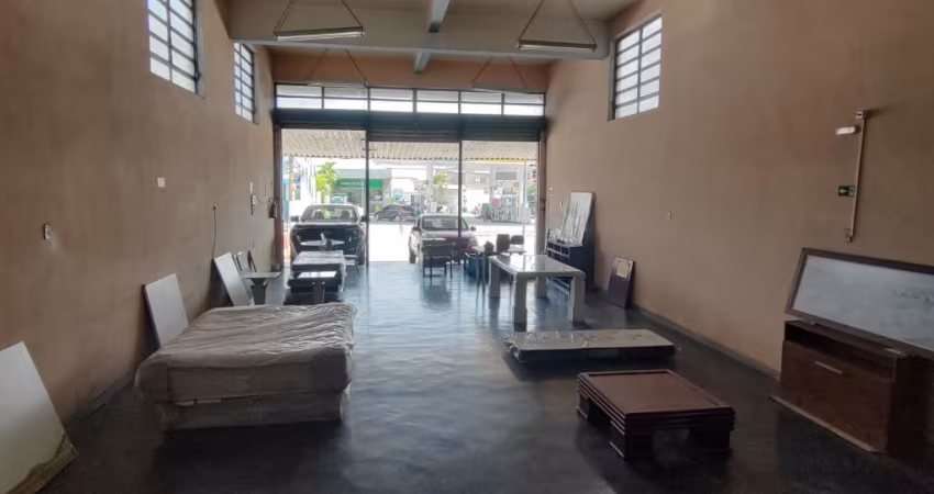 Aluga-se Loja comercial na Avenida Antônio Emmerick em São Vicente
