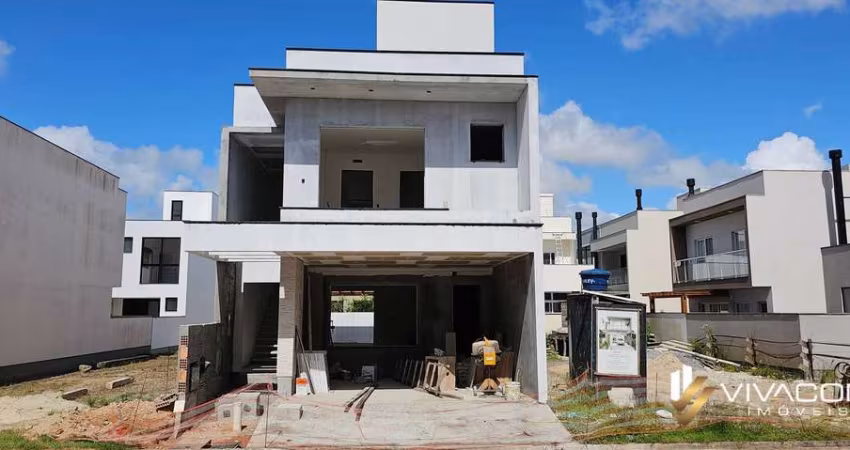 Casa em condomínio fechado, com área de lazer completa