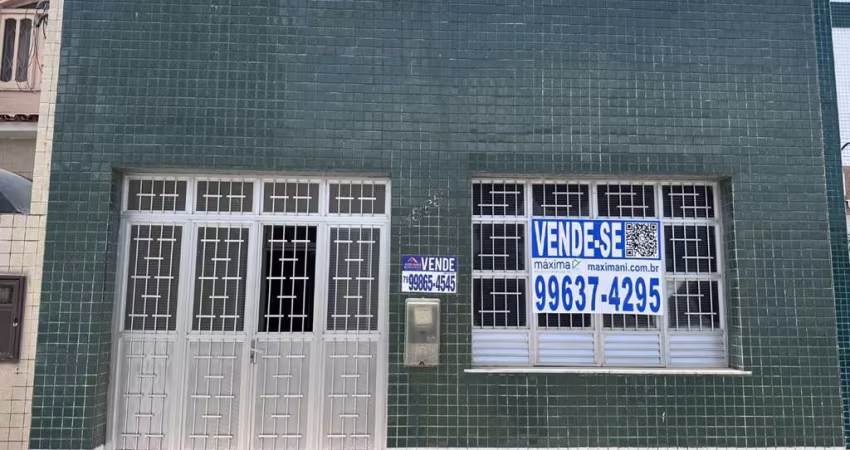 CASA À VENDA NO BAIRRO SÃO JOSÉ.