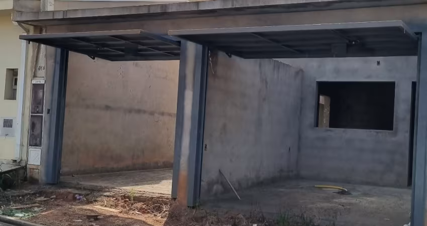 Sobrado com 3 casas independentes no bairro Parque das Flores em fase de acabamento