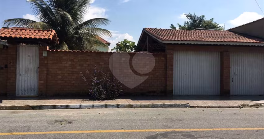 Casa com 3 quartos à venda em Centro - RJ