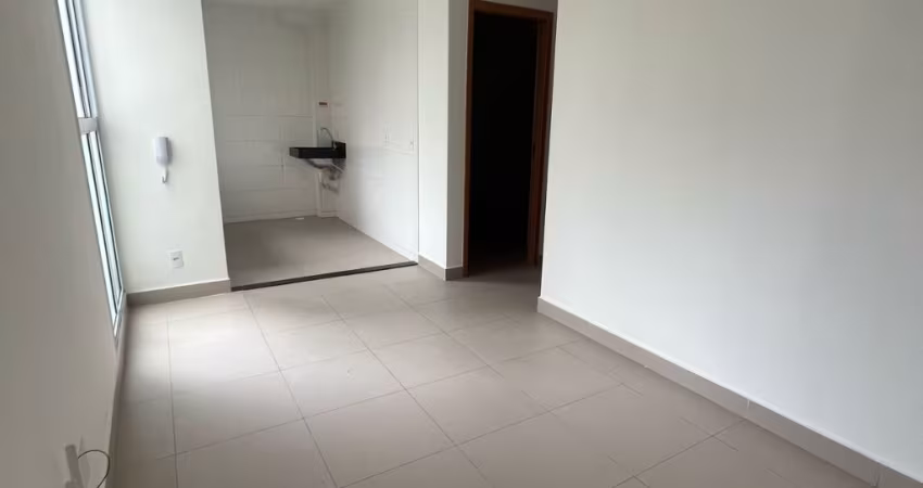 APARTAMENTO TÉRREO COM QUINTAL PRIVATIVO - Á VENDA