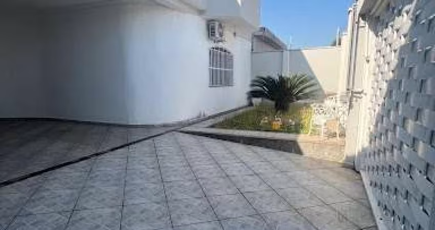 Casa com 3 dormitórios à venda, 270 m² por R$ 900.000.000,00 - Parque das Alamedas - Guaratinguetá/SP