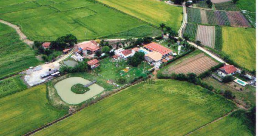 Chácara com 4 dormitórios à venda, 14000 m² por R$ 2.200.000,00 - Colônia do Piaguí - Guaratinguetá/SP