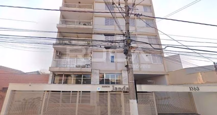 Apartamento à venda com 3 dormitórios no Centro de Ribeirão Preto.