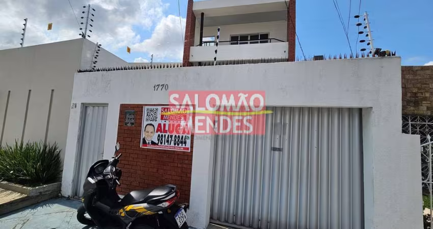 Edifício Comercial com 03 pisos e 04 vagas no Chaco junto a Duque