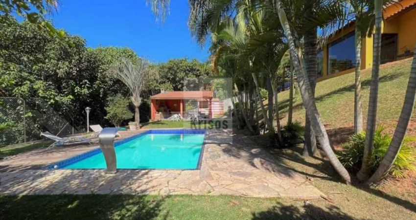 Linda Casa Térrea em Localização Privilegiada na Fazendinha ? Seu Refúgio de Luxo e Conforto!
