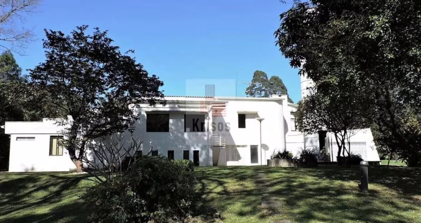 Elegante Casa de Alto Padrão em Condomínio Fechado na Chácara São João.
