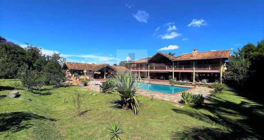 Mansão Maravilhosa na Granja Viana ? Luxo, Conforto e Natureza!