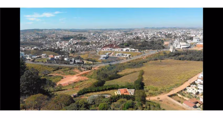 Terreno de 20.000m² á venda no Bairro Ouro Verde !