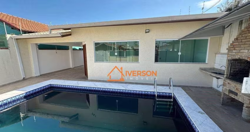 Casa para venda com piscina em Peruíbe