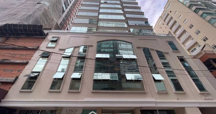 Apartamento Mobiliado 3 Suítes Quadra Mar em Meia Praia - Itapema-SC