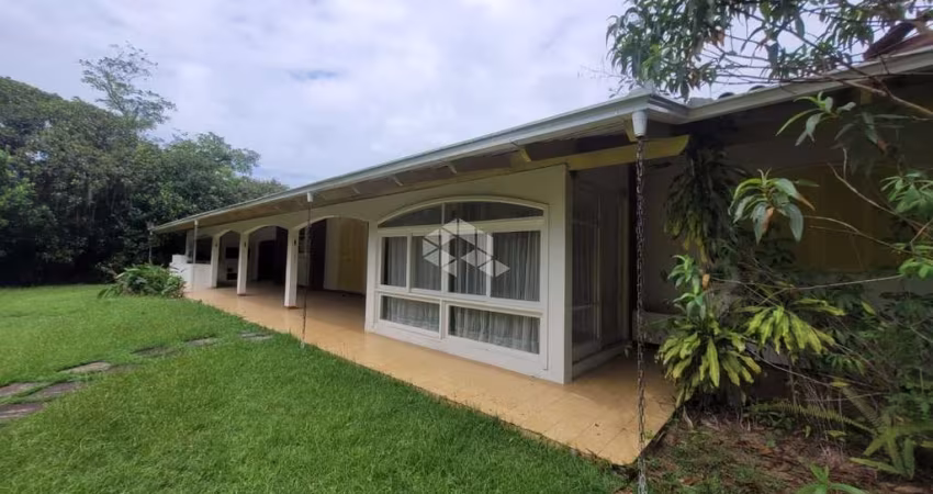 Casa com terreno de 1357 m2 centro Capri - perto da marina, Espaço e Qualidade de Vida!