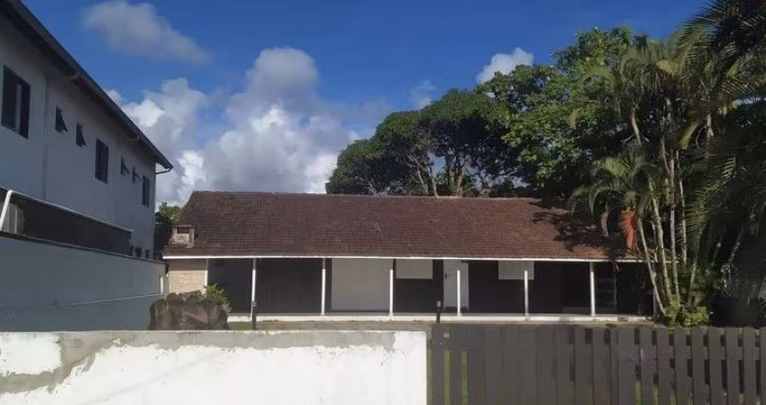 Casa na praia com quintal Pontal do Sul