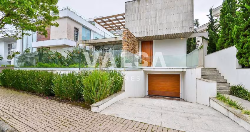 Linda casa com 4 suítes em condomínio clube no Campo Comprido!