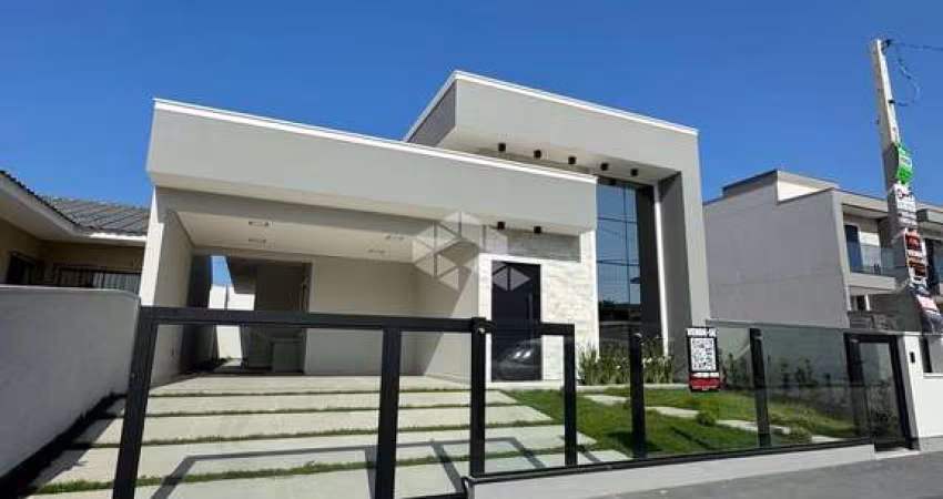 CASA SENDO 3 DORMITÓRIOS/ QUARTOS COM 1 SUÍTE EM PALHOÇA - SC NO VALOR DE R$ 780.000,00.