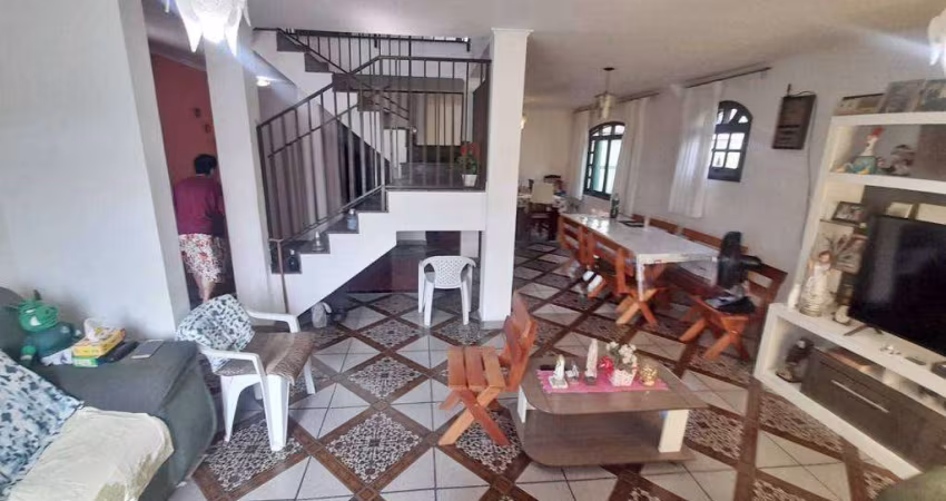 Casa à venda em Praia Grande, Boqueirão, com 4 quartos, 12x20m²