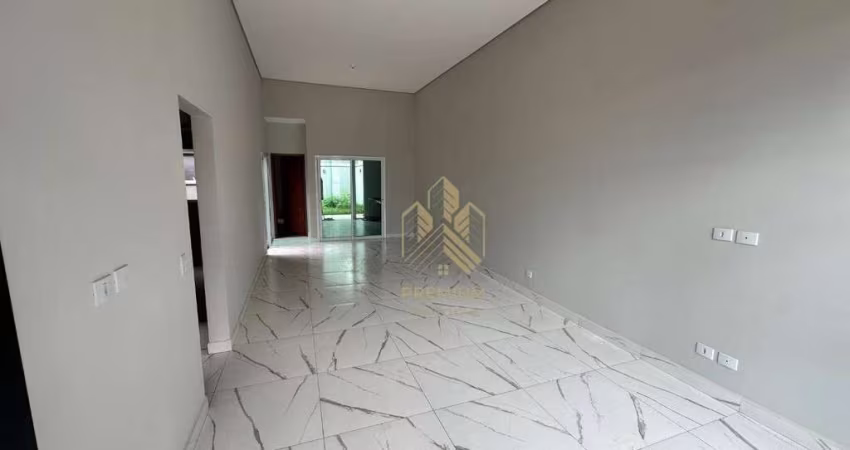 Casa com Piscina - 3 Dormitórios, 1 Suíte