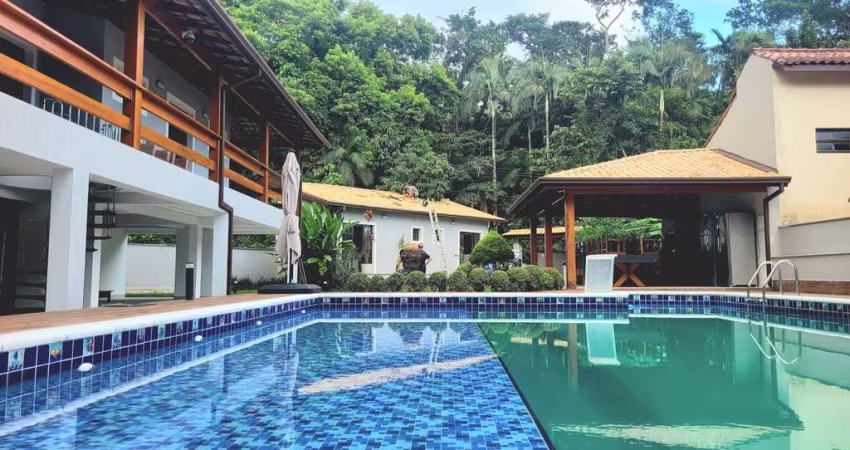 Casa em Condomínio Mobiliada para Venda em Caraguatatuba, Park Imperial, 5 dormitórios, 5 suítes, 7 banheiros, 10 vagas
