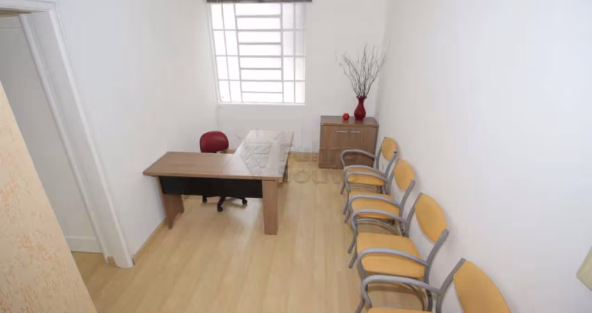 Destaque Empresarial no Coração da Cidade: Sala Comercial Pronta Para Seu Negócio!