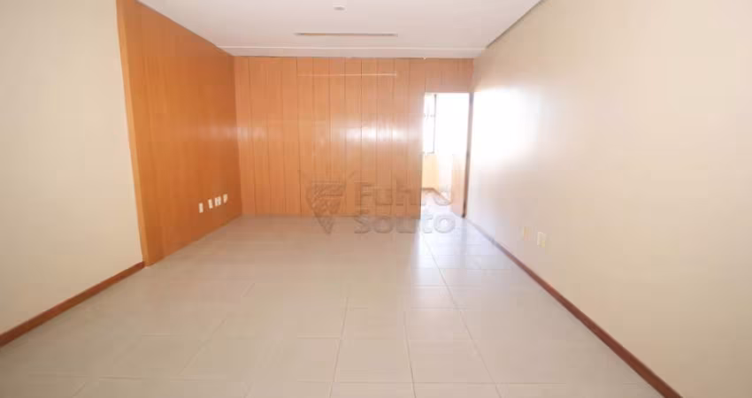 Comercial Sala em Condomínio em Pelotas