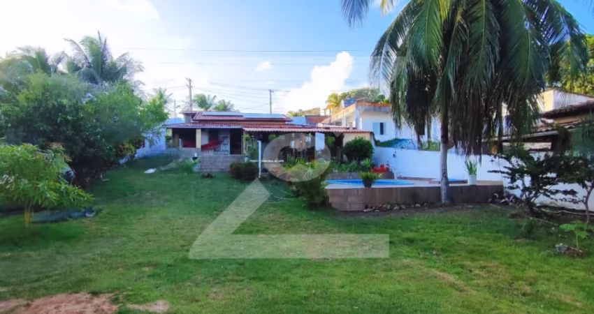 Casa com Piscina e Espaço Externo na Estrada do Coco