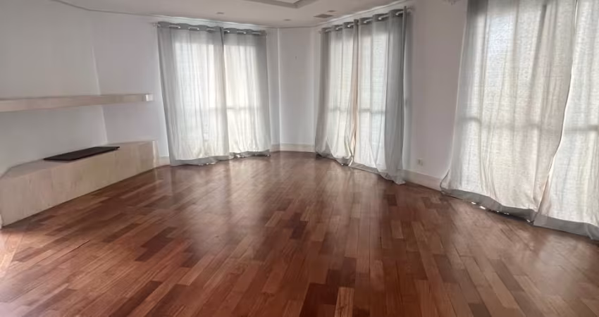 Apartamento no Morumbi, com 3 Dormitórios, sendo 3 Suítes e 3 Vagas.