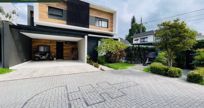 Casa em Condomínio Fechado à Venda com 1 suíte com closet mais 2 suítes Bairro América Joinville SC