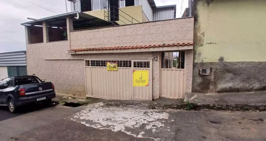 Casa com 3 dormitórios para alugar, 70 m² por R$ 1.300,02 - Nossa Senhora de Fátima - Juiz de Fora/MG
