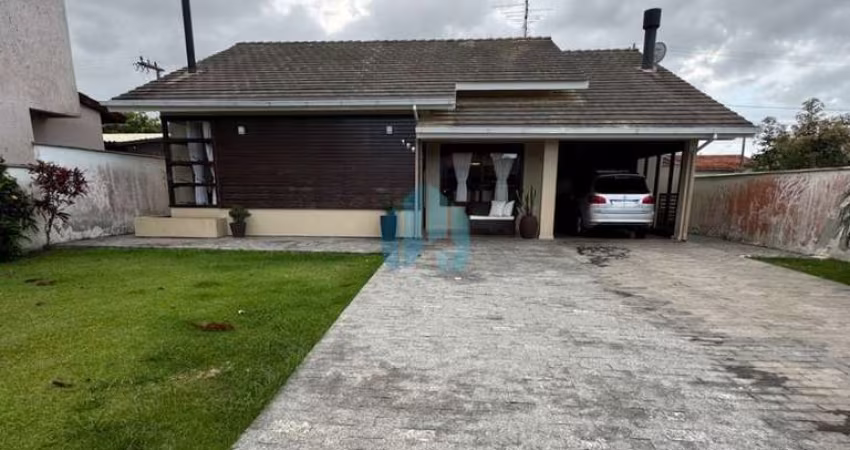 Bela Casa Térrea com Amplo Quintal, a Poucos Minutos do Centro da Cidade, Areias de Palhocinha | Garopaba - SC