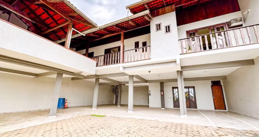 Alugo Ampla Casa Residencial/Comercial, 305m² - Bairro Badenfurt
