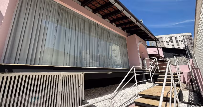 Alugo Ótima Sala Comercial com 200m² - Bairro Ponta Aguda