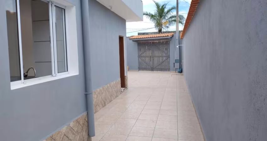 Casa para Venda em Itanhaém, Jardim Jamaica, 2 dormitórios, 2 banheiros, 3 vagas