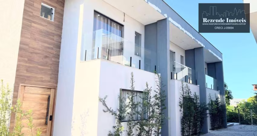 Sobrado em Condominio com 3 quartos sendo 1 suíte à venda- Alto de Taperapuã - Porto Seguro/BA
