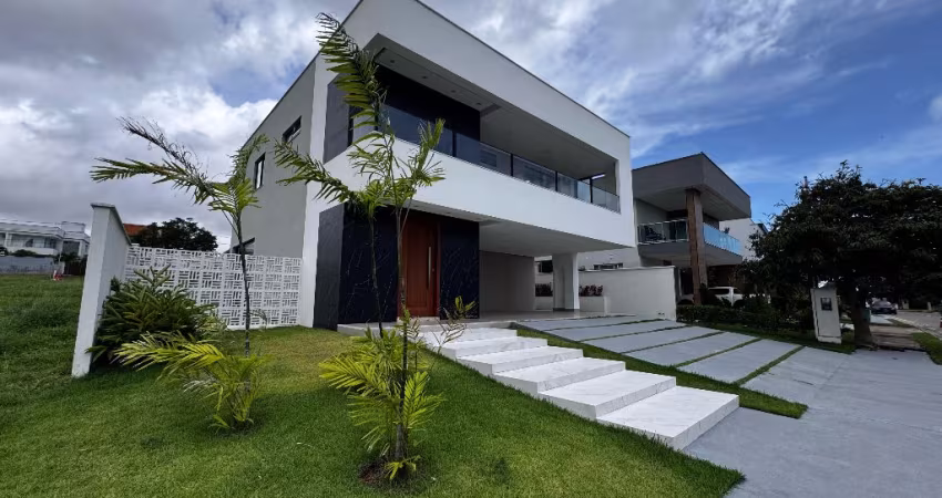 Casa no Alphaville Duplex, com 5 suites, sendo 1 no terreo, com area de lazer privativa