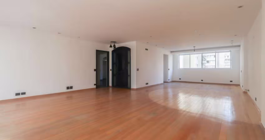 Apartamento tipo para venda com 3 quartos, sendo 1 suíte, 210m²