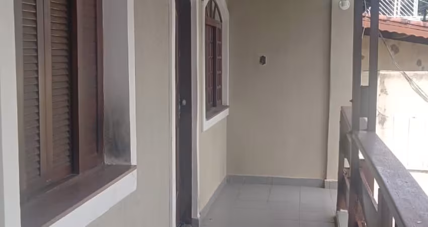Locação: Casa na Vila Rosália, excelente localização