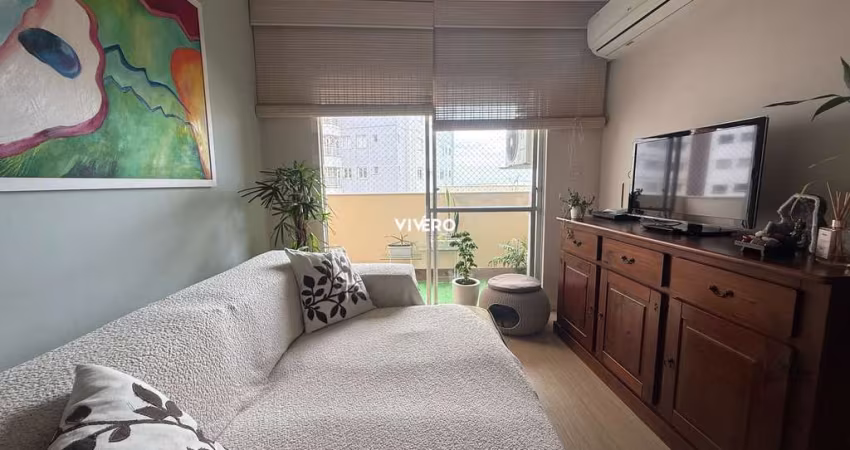 Apartamento de 2 dormitórios com vista mar no Centro de Balneário Camboriú
