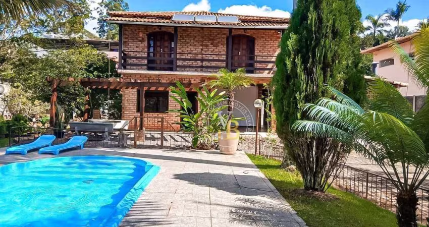 Casa com 5 quartos à venda, 238 m² por R$ 989.000 - Previdenciários - Juiz de Fora/MG