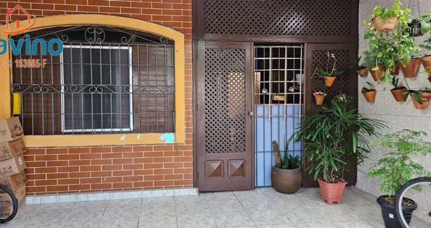 680 mil - Casa térrea com edícula, área gourmet, 400 metros da Praia da Guilhermina, Praia Grande.